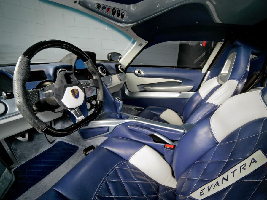 Интерьер Mazzanti Evantra V8 2013 года  (фото 8 из 39)